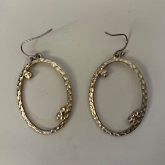 🧡3/15 Gold Color Oval Textured Hoop Hook Earrings with Sparkling Stones - Picture 6 of 6